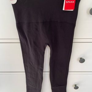 Spanx NWT cropped leggings
